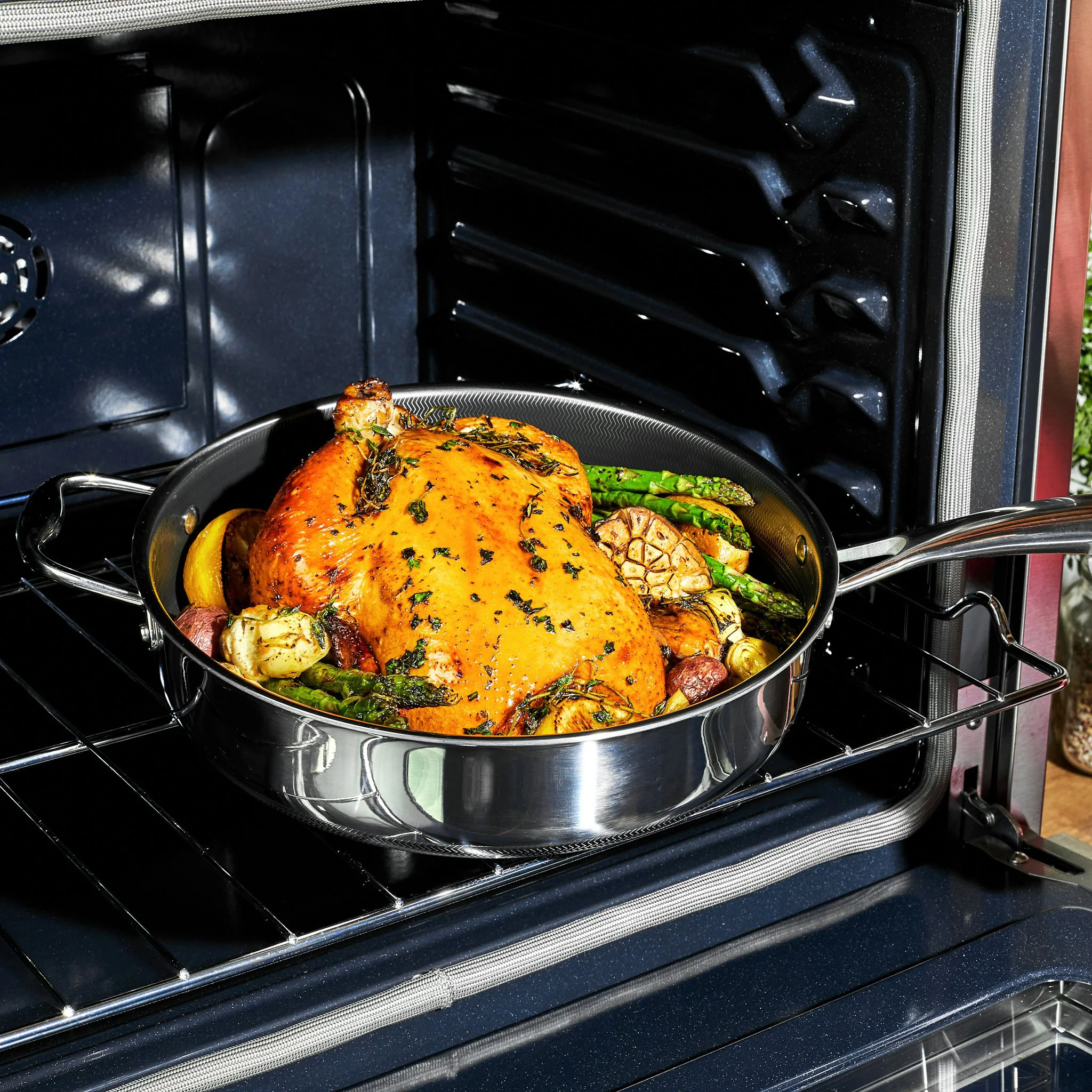 Hybrid Deep Sauté Pan with Lid, 4.5-Qt - Image 6