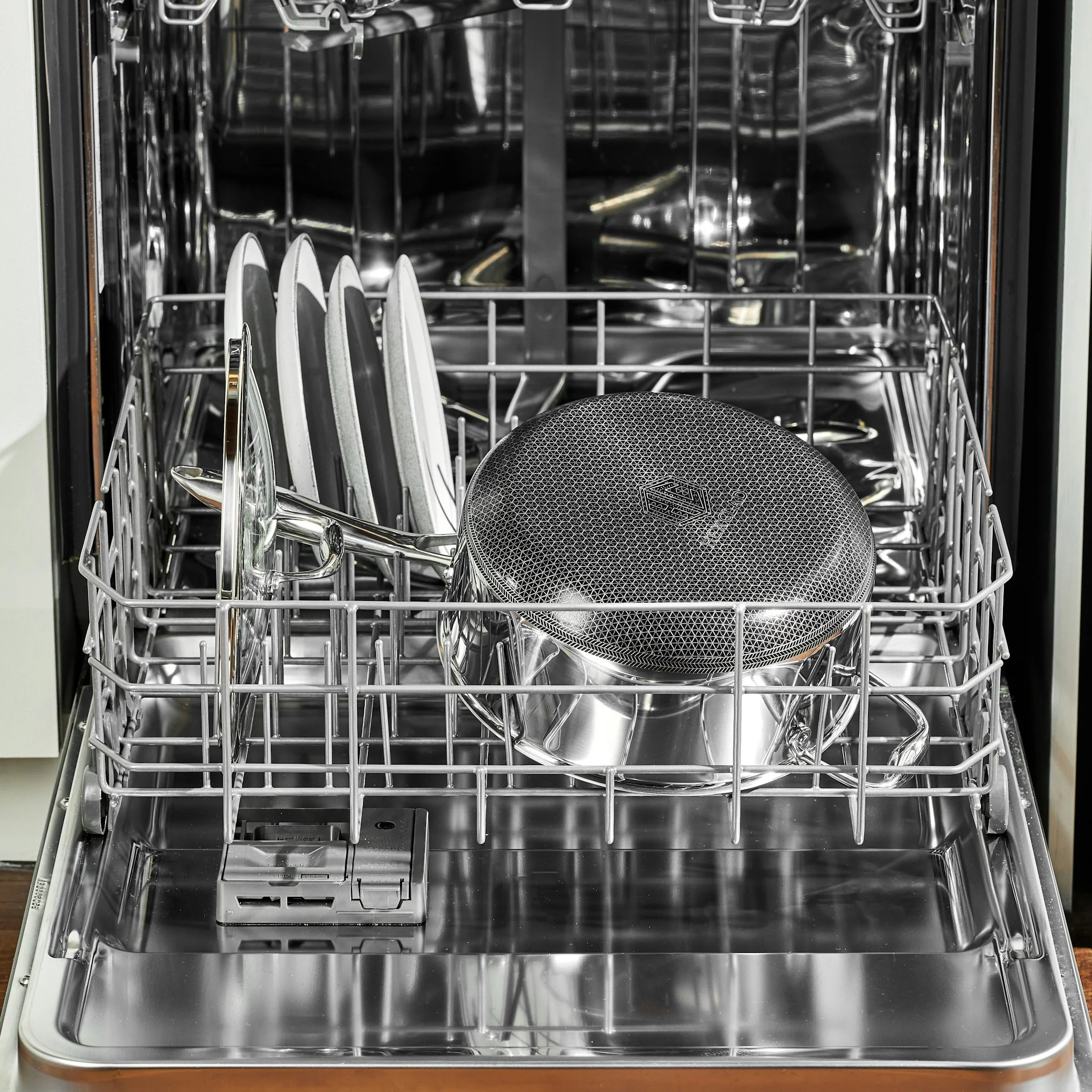 Hybrid Saucepan With Lid, 3-Qt - Image 8